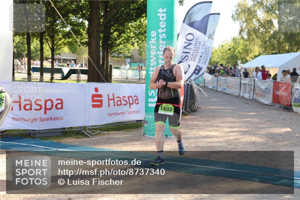 07.09.2025 - 19. Norderstedt Triathlon Luisa Fischer http://msf.ph/oto/8737340 07.09.2025 16:43:55 Ziel 1555, 1602 meine-sportfotos.de