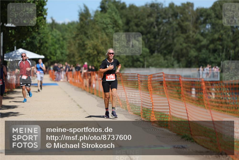 07.09.2025 - 19. Norderstedt Triathlon Michael Strokosch http://msf.ph/oto/8737600 07.09.2025 13:04:44 Laufen 239, 786, 1242 meine-sportfotos.de