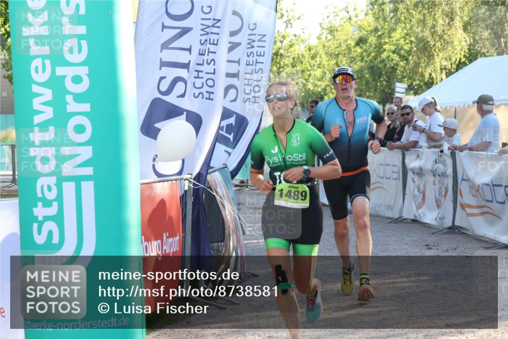 07.09.2025 - 19. Norderstedt Triathlon Luisa Fischer http://msf.ph/oto/8738581 07.09.2025 16:48:00 Ziel 1489, 1623, 1628 meine-sportfotos.de