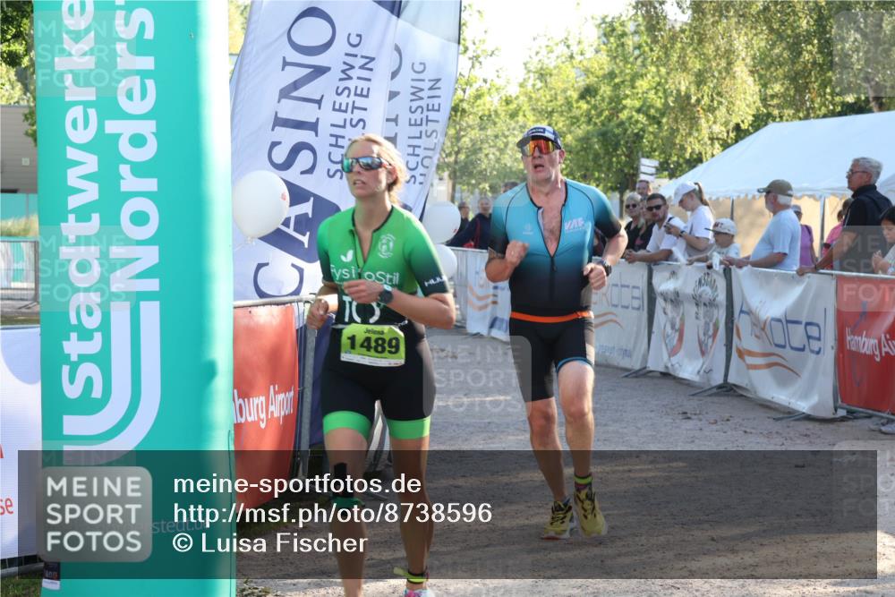 07.09.2025 - 19. Norderstedt Triathlon Luisa Fischer http://msf.ph/oto/8738596 07.09.2025 16:48:00 Ziel 1489, 1623, 1628 meine-sportfotos.de