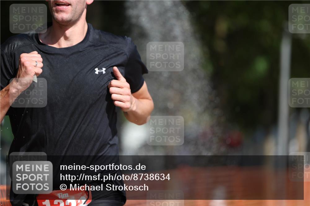 07.09.2025 - 19. Norderstedt Triathlon Michael Strokosch http://msf.ph/oto/8738634 07.09.2025 11:50:08 Laufen 1323 meine-sportfotos.de