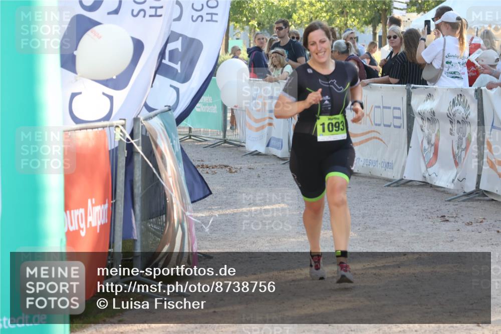 07.09.2025 - 19. Norderstedt Triathlon Luisa Fischer http://msf.ph/oto/8738756 07.09.2025 16:48:47 Ziel 1077, 1093 meine-sportfotos.de