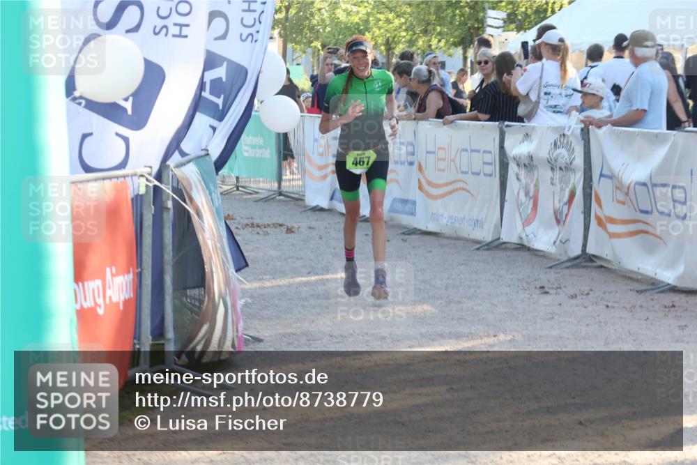 07.09.2025 - 19. Norderstedt Triathlon Luisa Fischer http://msf.ph/oto/8738779 07.09.2025 16:48:51 Ziel 467, 1077, 1093 meine-sportfotos.de