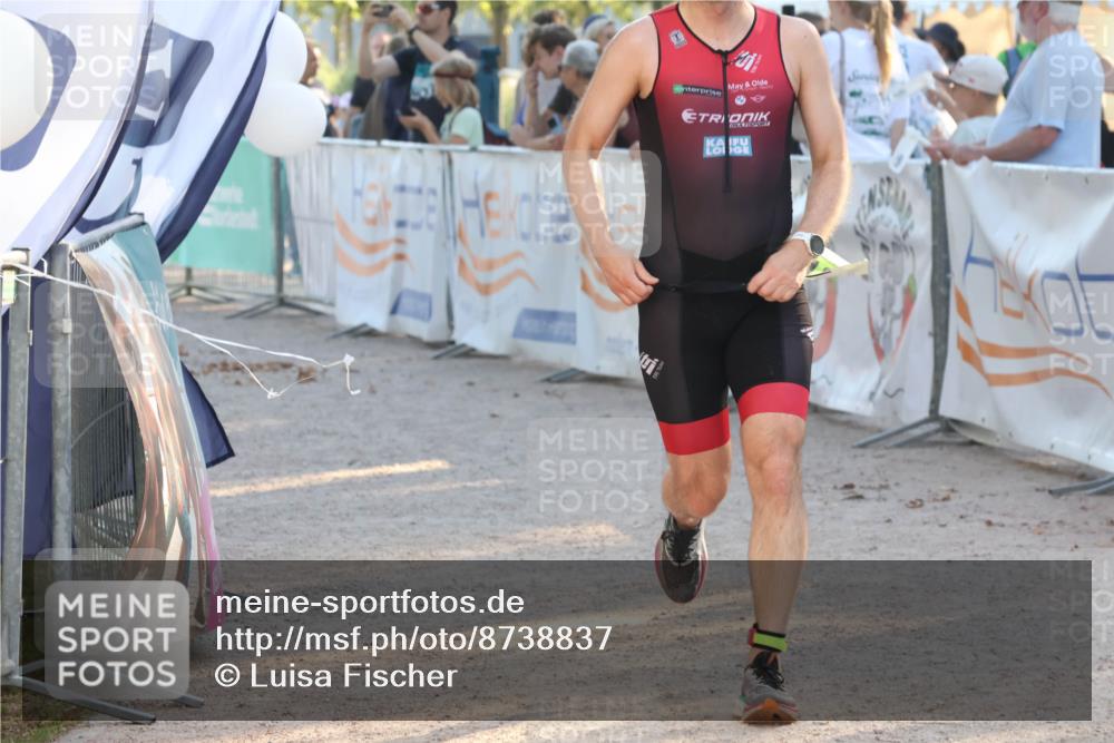 07.09.2025 - 19. Norderstedt Triathlon Luisa Fischer http://msf.ph/oto/8738837 07.09.2025 16:48:56 Ziel 467, 1093, 1575 meine-sportfotos.de