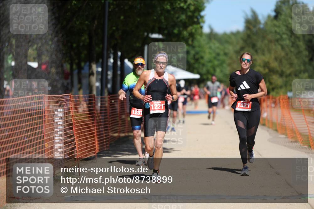 07.09.2025 - 19. Norderstedt Triathlon Michael Strokosch http://msf.ph/oto/8738899 07.09.2025 13:05:48 Laufen 1221, 1237, 1321 meine-sportfotos.de