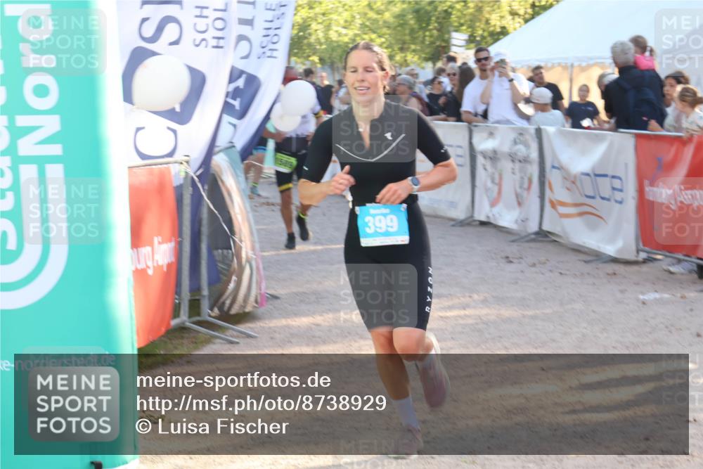 07.09.2025 - 19. Norderstedt Triathlon Luisa Fischer http://msf.ph/oto/8738929 07.09.2025 16:49:03 Ziel 399, 1575, 1589 meine-sportfotos.de