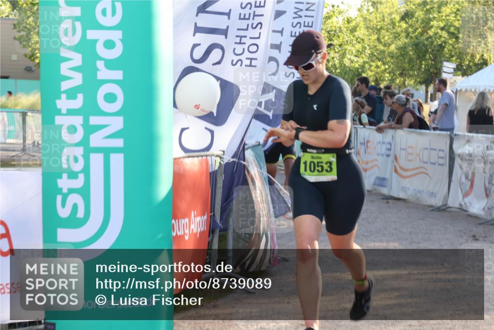 07.09.2025 - 19. Norderstedt Triathlon Luisa Fischer http://msf.ph/oto/8739089 07.09.2025 16:49:20 Ziel 1053, 1551, 1588 meine-sportfotos.de