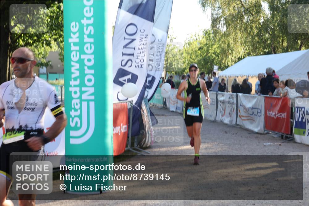 07.09.2025 - 19. Norderstedt Triathlon Luisa Fischer http://msf.ph/oto/8739145 07.09.2025 16:49:26 Ziel 387, 1053, 1588 meine-sportfotos.de