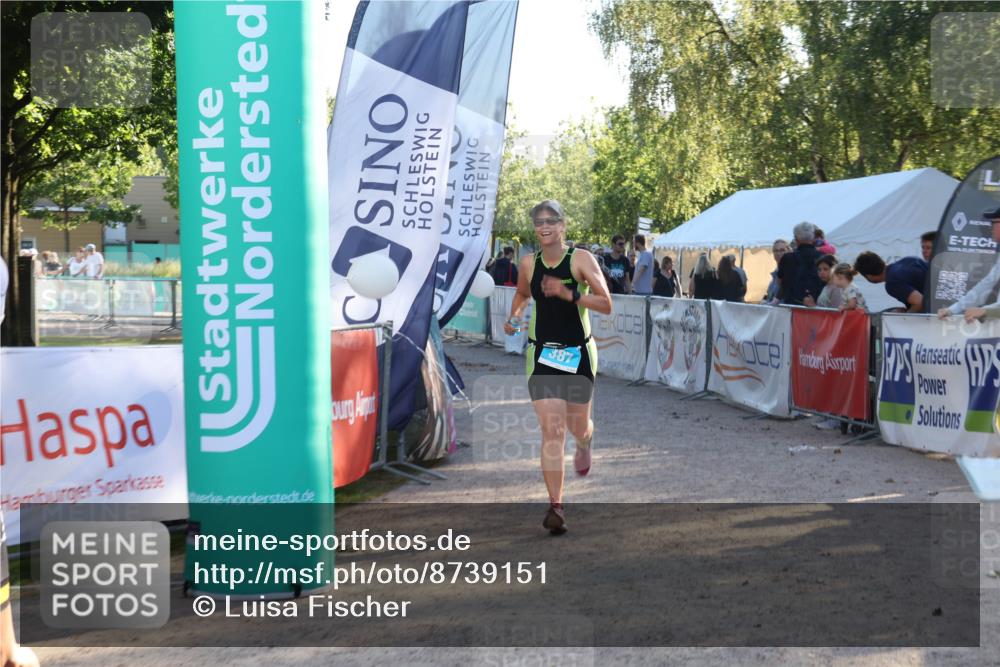 07.09.2025 - 19. Norderstedt Triathlon Luisa Fischer http://msf.ph/oto/8739151 07.09.2025 16:49:26 Ziel 387, 1053, 1588 meine-sportfotos.de