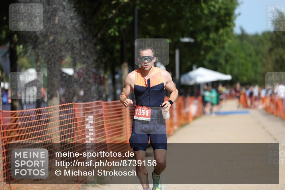 07.09.2025 - 19. Norderstedt Triathlon Michael Strokosch http://msf.ph/oto/8739156 07.09.2025 12:29:39 Laufen 186, 1350, 1351 meine-sportfotos.de