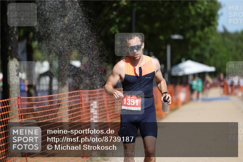 07.09.2025 - 19. Norderstedt Triathlon Michael Strokosch http://msf.ph/oto/8739187 07.09.2025 12:29:40 Laufen 1350, 1351 meine-sportfotos.de