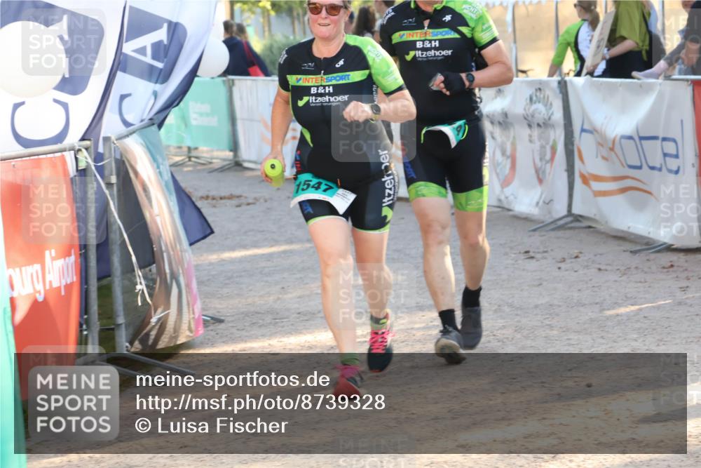 07.09.2025 - 19. Norderstedt Triathlon Luisa Fischer http://msf.ph/oto/8739328 07.09.2025 16:50:45 Ziel 1524, 1547 meine-sportfotos.de