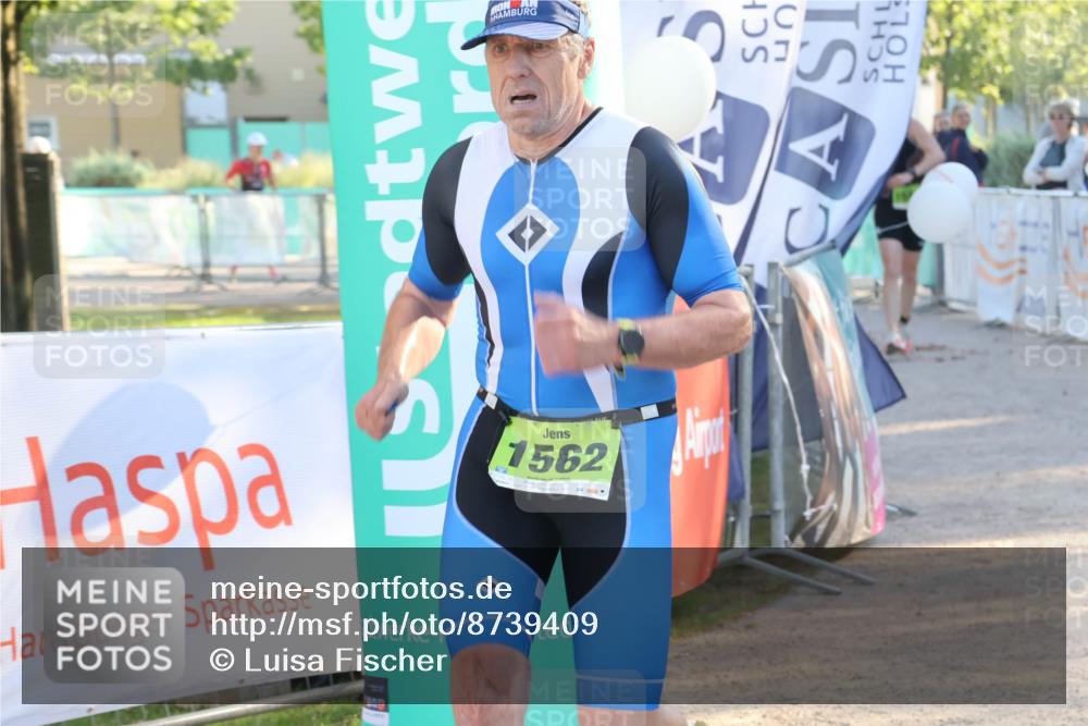 07.09.2025 - 19. Norderstedt Triathlon Luisa Fischer http://msf.ph/oto/8739409 07.09.2025 16:50:51 Ziel 1524, 1547, 1562 meine-sportfotos.de