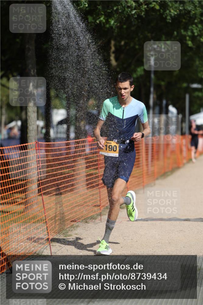 07.09.2025 - 19. Norderstedt Triathlon Michael Strokosch http://msf.ph/oto/8739434 07.09.2025 11:51:14 Laufen 1190, 1198, 1207 meine-sportfotos.de