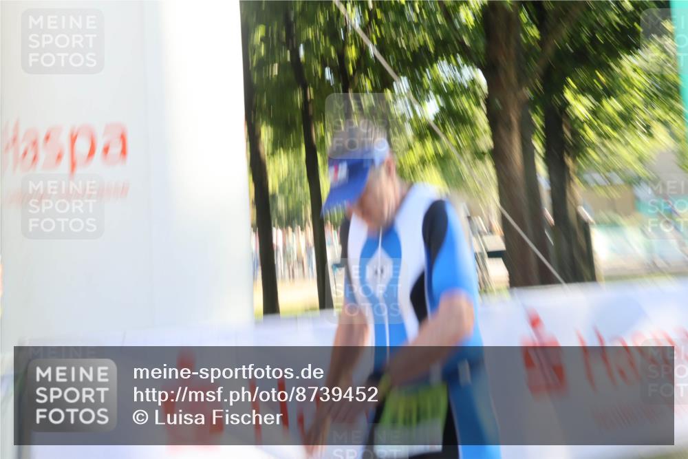 07.09.2025 - 19. Norderstedt Triathlon Luisa Fischer http://msf.ph/oto/8739452 07.09.2025 16:50:53 Ziel 1524, 1547, 1562 meine-sportfotos.de