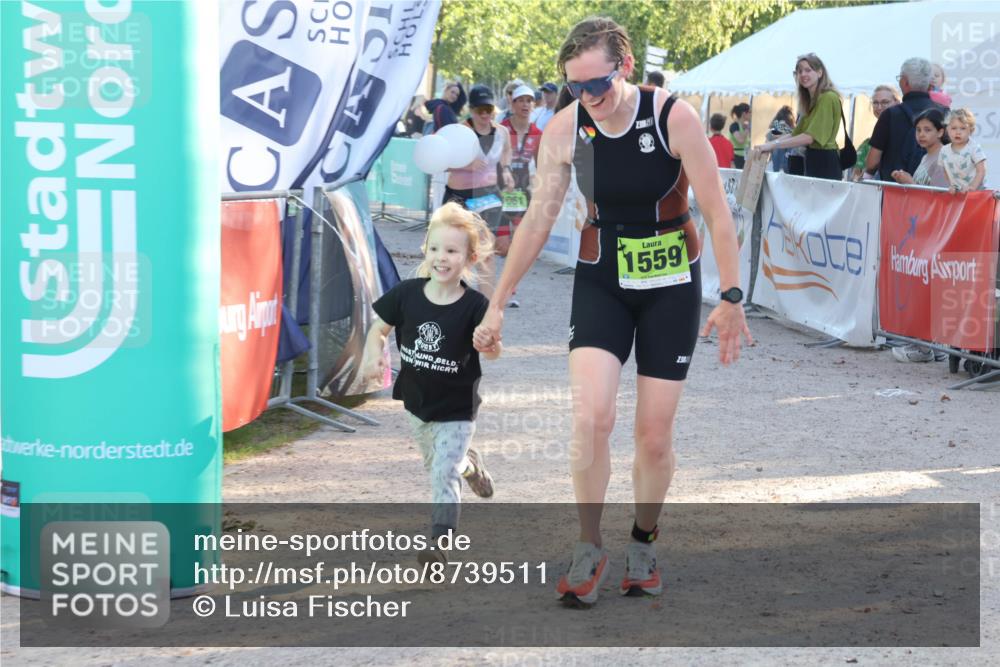 07.09.2025 - 19. Norderstedt Triathlon Luisa Fischer http://msf.ph/oto/8739511 07.09.2025 16:50:58 Ziel 1061, 1424, 1559, 1562 meine-sportfotos.de