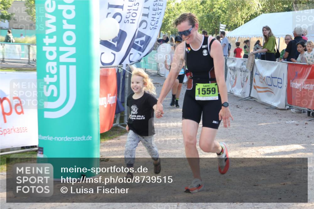 07.09.2025 - 19. Norderstedt Triathlon Luisa Fischer http://msf.ph/oto/8739515 07.09.2025 16:50:58 Ziel 1061, 1424, 1559, 1562 meine-sportfotos.de