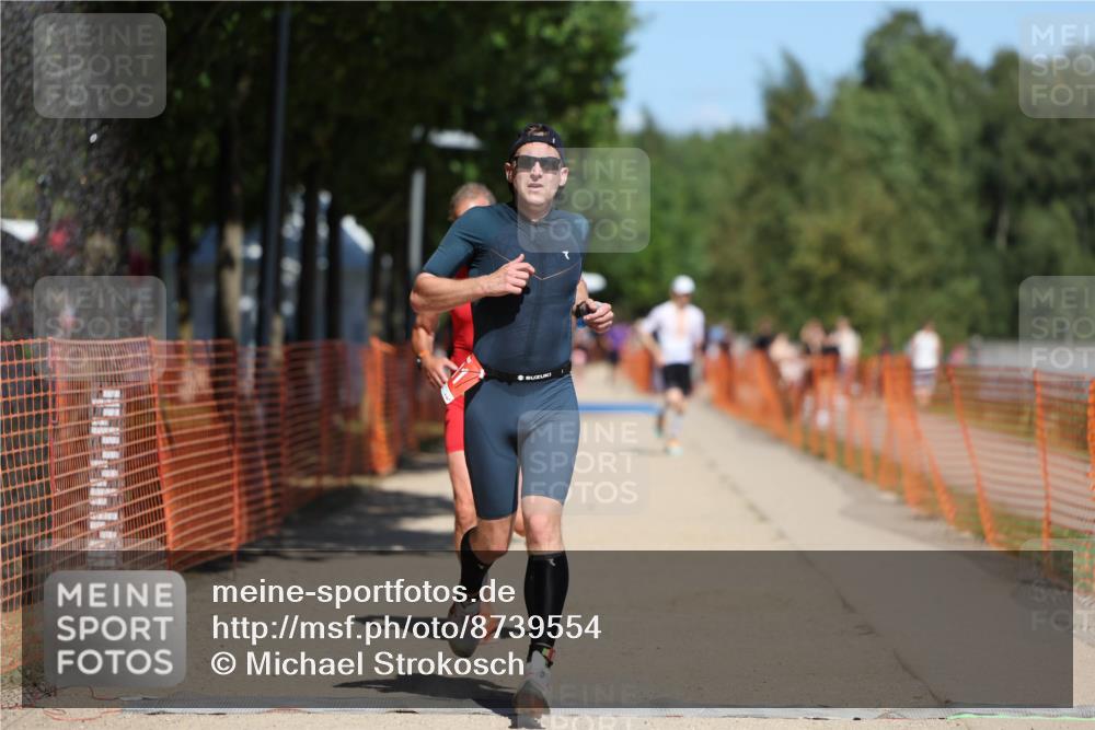 07.09.2025 - 19. Norderstedt Triathlon Michael Strokosch http://msf.ph/oto/8739554 07.09.2025 13:06:09 Laufen 811, 1216 meine-sportfotos.de