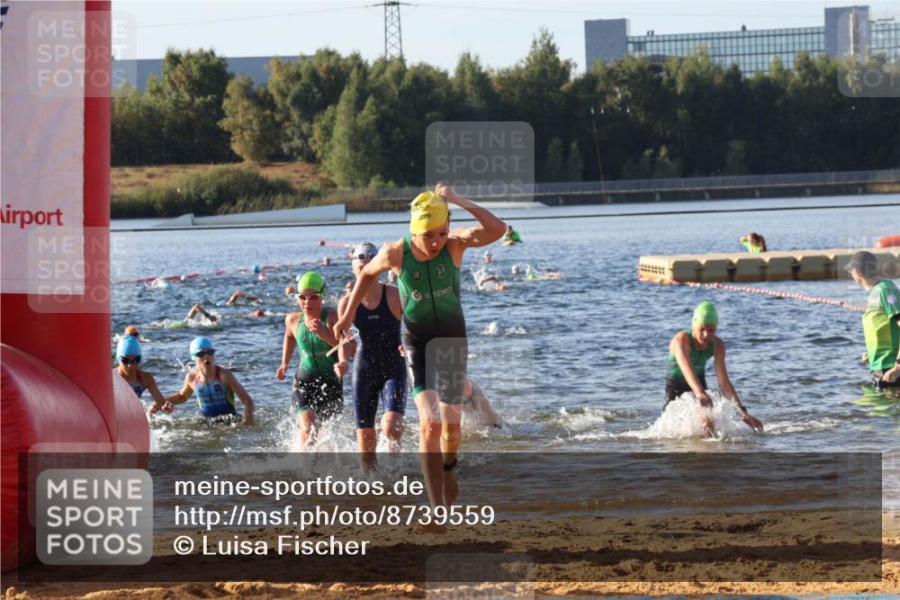07.09.2025 - 19. Norderstedt Triathlon Luisa Fischer http://msf.ph/oto/8739559 07.09.2025 09:29:35 Schwimmen 554, 562, 563, 567, 572, 587, 588, 591, 595, 604, 606, 609, 613, 618, 619, 629 meine-sportfotos.de