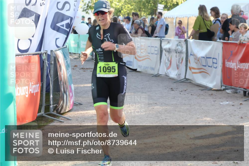 07.09.2025 - 19. Norderstedt Triathlon Luisa Fischer http://msf.ph/oto/8739644 07.09.2025 16:51:36 Ziel 1095 meine-sportfotos.de