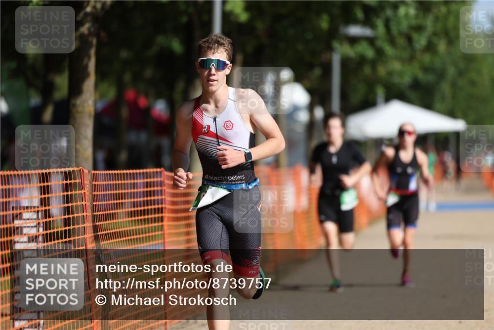 07.09.2025 - 19. Norderstedt Triathlon Michael Strokosch http://msf.ph/oto/8739757 07.09.2025 10:55:33 Laufen 637, 661, 680 meine-sportfotos.de