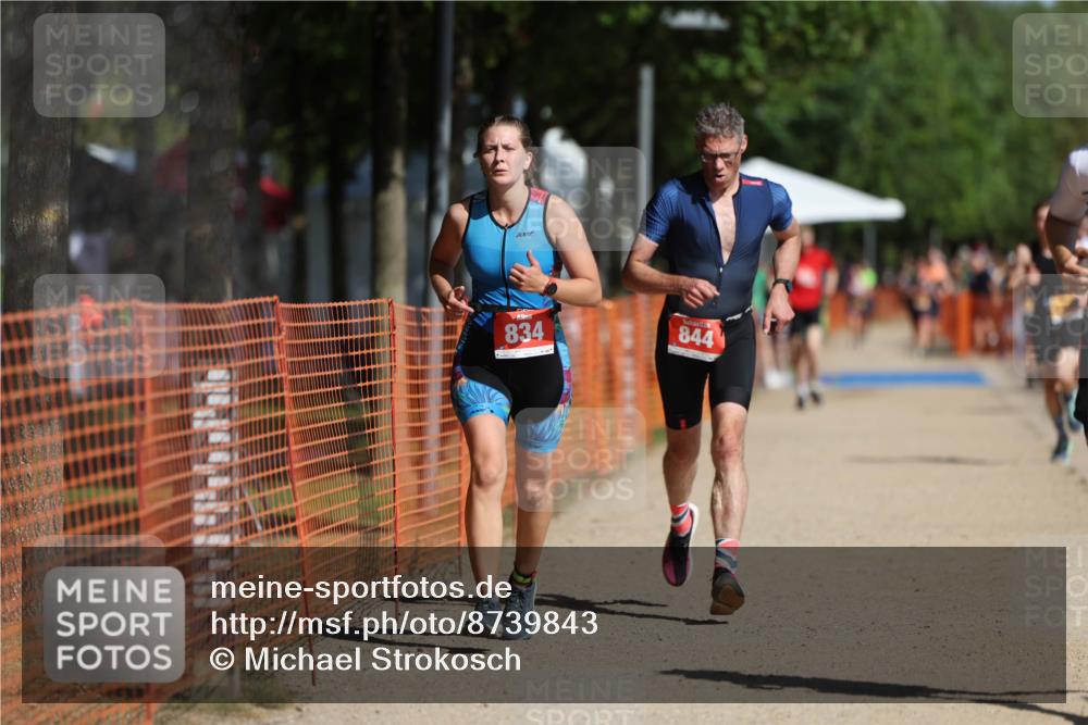 07.09.2025 - 19. Norderstedt Triathlon Michael Strokosch http://msf.ph/oto/8739843 07.09.2025 11:51:39 Laufen 199, 834, 844, 1152, 1181, 1194 meine-sportfotos.de