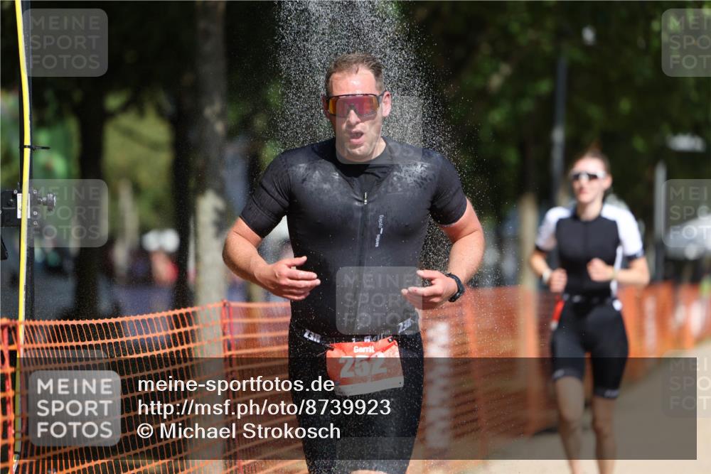 07.09.2025 - 19. Norderstedt Triathlon Michael Strokosch http://msf.ph/oto/8739923 07.09.2025 12:30:19 Laufen 252, 292 meine-sportfotos.de
