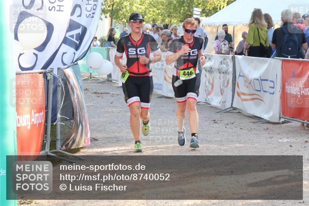 07.09.2025 - 19. Norderstedt Triathlon Luisa Fischer http://msf.ph/oto/8740052 07.09.2025 16:52:39 Ziel 445, 446 meine-sportfotos.de