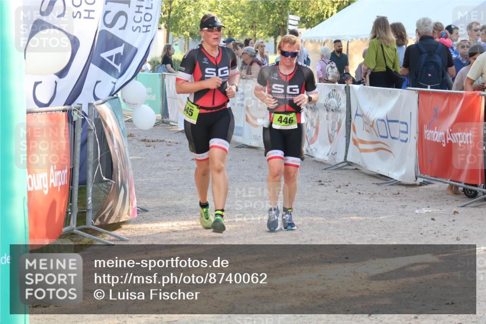 07.09.2025 - 19. Norderstedt Triathlon Luisa Fischer http://msf.ph/oto/8740062 07.09.2025 16:52:39 Ziel 445, 446 meine-sportfotos.de