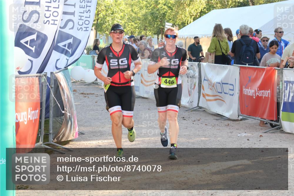 07.09.2025 - 19. Norderstedt Triathlon Luisa Fischer http://msf.ph/oto/8740078 07.09.2025 16:52:40 Ziel 445, 446 meine-sportfotos.de