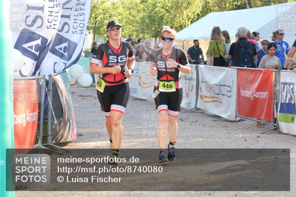 07.09.2025 - 19. Norderstedt Triathlon Luisa Fischer http://msf.ph/oto/8740080 07.09.2025 16:52:40 Ziel 445, 446 meine-sportfotos.de