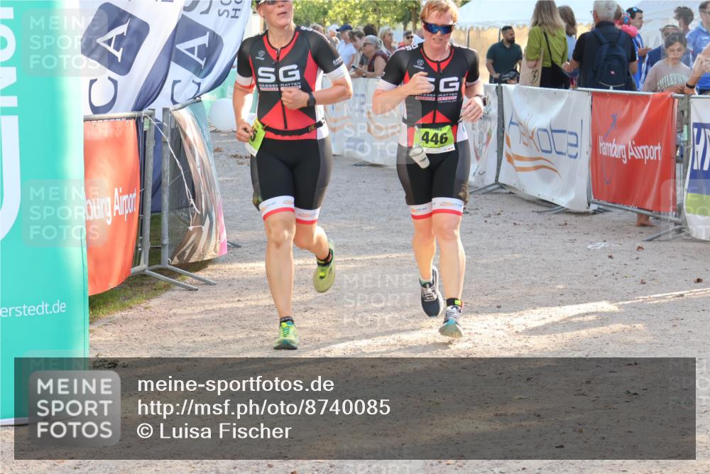 07.09.2025 - 19. Norderstedt Triathlon Luisa Fischer http://msf.ph/oto/8740085 07.09.2025 16:52:40 Ziel 445, 446 meine-sportfotos.de