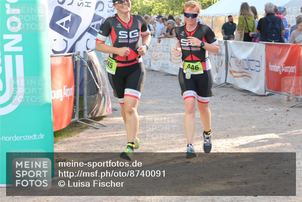 07.09.2025 - 19. Norderstedt Triathlon Luisa Fischer http://msf.ph/oto/8740091 07.09.2025 16:52:41 Ziel 445, 446 meine-sportfotos.de