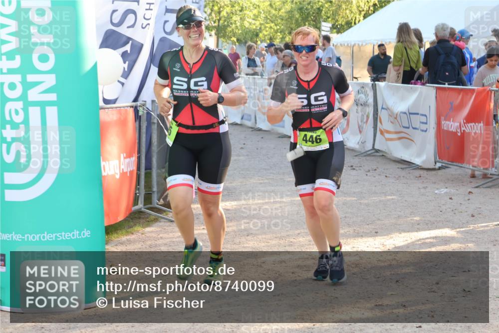 07.09.2025 - 19. Norderstedt Triathlon Luisa Fischer http://msf.ph/oto/8740099 07.09.2025 16:52:41 Ziel 445, 446 meine-sportfotos.de