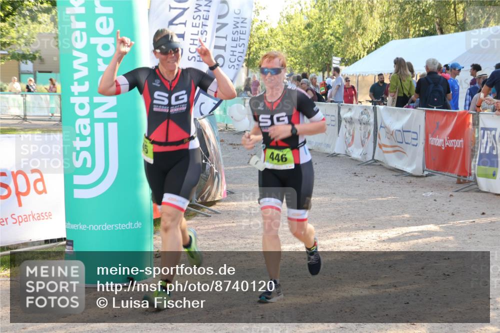 07.09.2025 - 19. Norderstedt Triathlon Luisa Fischer http://msf.ph/oto/8740120 07.09.2025 16:52:41 Ziel 445, 446 meine-sportfotos.de