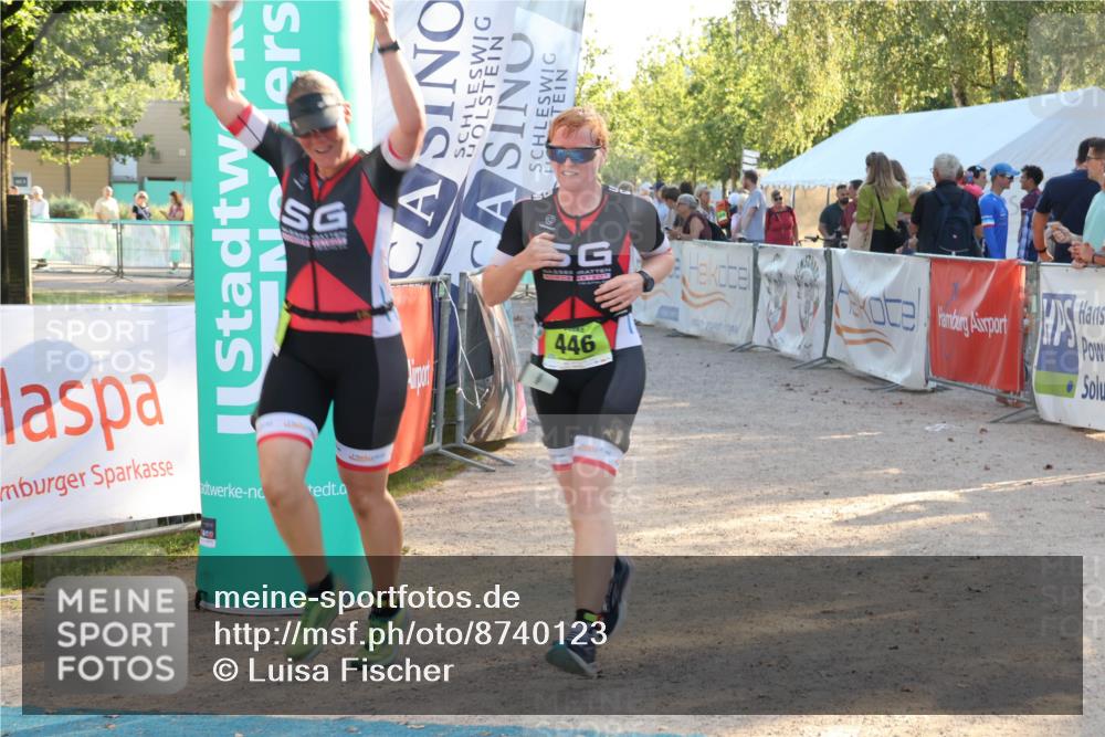 07.09.2025 - 19. Norderstedt Triathlon Luisa Fischer http://msf.ph/oto/8740123 07.09.2025 16:52:42 Ziel 445, 446 meine-sportfotos.de