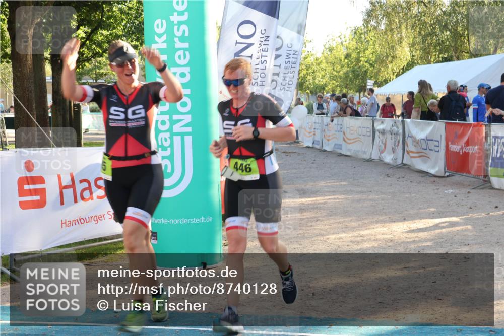 07.09.2025 - 19. Norderstedt Triathlon Luisa Fischer http://msf.ph/oto/8740128 07.09.2025 16:52:42 Ziel 445, 446 meine-sportfotos.de