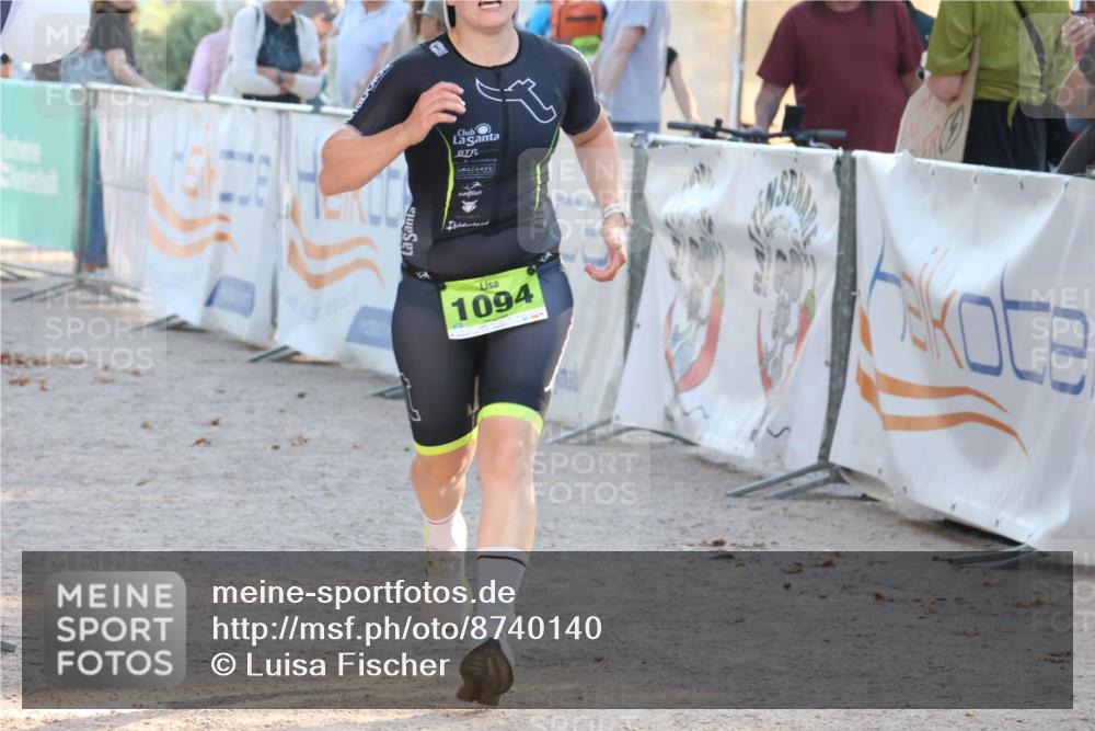 07.09.2025 - 19. Norderstedt Triathlon Luisa Fischer http://msf.ph/oto/8740140 07.09.2025 16:52:47 Ziel 445, 446, 1094 meine-sportfotos.de