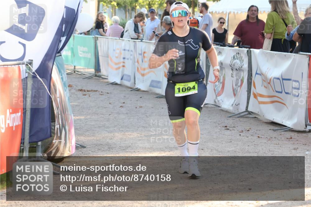 07.09.2025 - 19. Norderstedt Triathlon Luisa Fischer http://msf.ph/oto/8740158 07.09.2025 16:52:48 Ziel 445, 446, 1094 meine-sportfotos.de