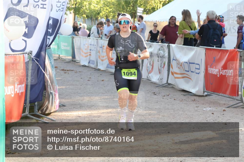 07.09.2025 - 19. Norderstedt Triathlon Luisa Fischer http://msf.ph/oto/8740164 07.09.2025 16:52:48 Ziel 445, 446, 1094 meine-sportfotos.de