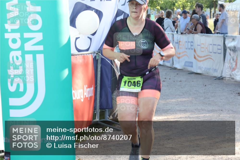 07.09.2025 - 19. Norderstedt Triathlon Luisa Fischer http://msf.ph/oto/8740207 07.09.2025 16:52:56 Ziel 1046, 1094 meine-sportfotos.de