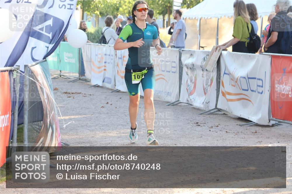 07.09.2025 - 19. Norderstedt Triathlon Luisa Fischer http://msf.ph/oto/8740248 07.09.2025 16:53:00 Ziel 1046, 1078 meine-sportfotos.de