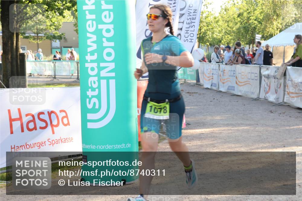07.09.2025 - 19. Norderstedt Triathlon Luisa Fischer http://msf.ph/oto/8740311 07.09.2025 16:53:03 Ziel 1046, 1078 meine-sportfotos.de
