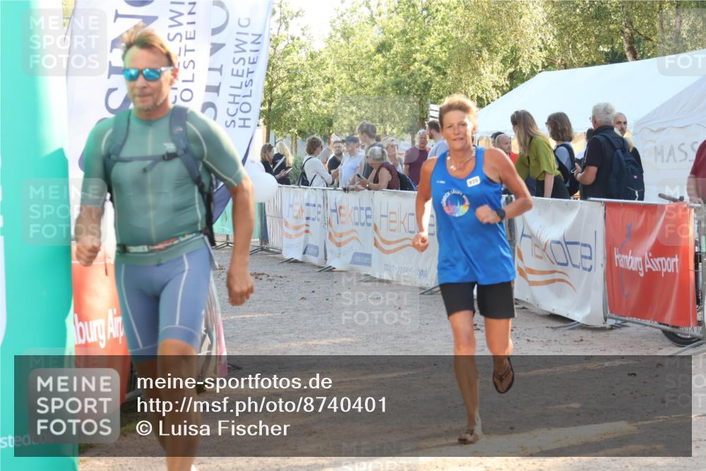 07.09.2025 - 19. Norderstedt Triathlon Luisa Fischer http://msf.ph/oto/8740401 07.09.2025 16:53:13 Ziel 939, 943, 1632 meine-sportfotos.de