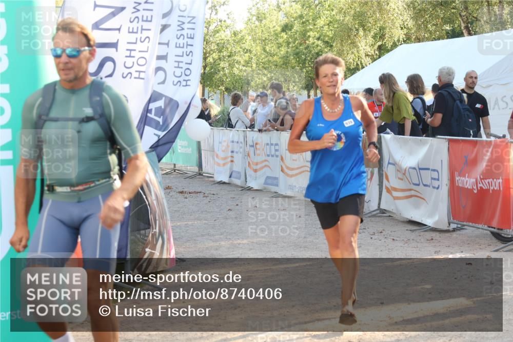 07.09.2025 - 19. Norderstedt Triathlon Luisa Fischer http://msf.ph/oto/8740406 07.09.2025 16:53:13 Ziel 939, 943, 1632 meine-sportfotos.de