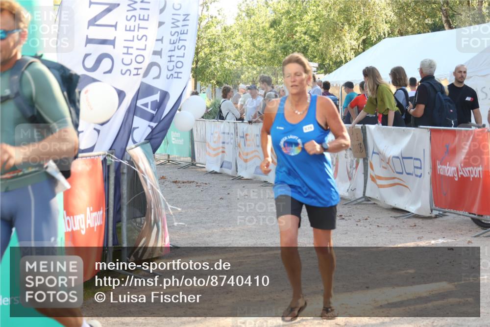 07.09.2025 - 19. Norderstedt Triathlon Luisa Fischer http://msf.ph/oto/8740410 07.09.2025 16:53:13 Ziel 939, 943, 1632 meine-sportfotos.de