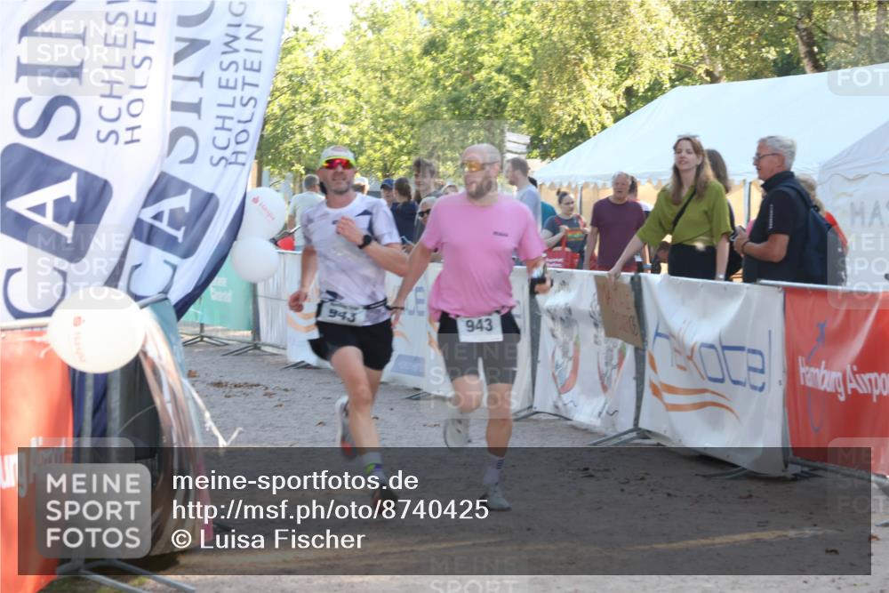 07.09.2025 - 19. Norderstedt Triathlon Luisa Fischer http://msf.ph/oto/8740425 07.09.2025 16:53:16 Ziel 939, 943, 1632 meine-sportfotos.de