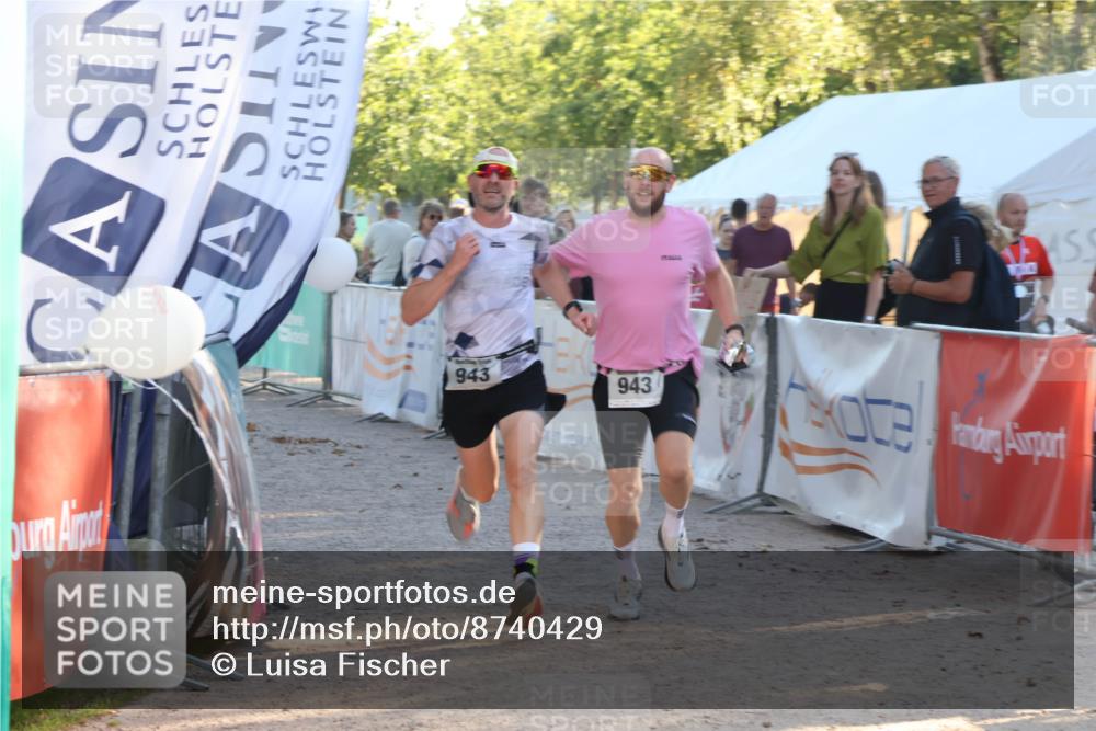 07.09.2025 - 19. Norderstedt Triathlon Luisa Fischer http://msf.ph/oto/8740429 07.09.2025 16:53:16 Ziel 939, 943, 1632 meine-sportfotos.de