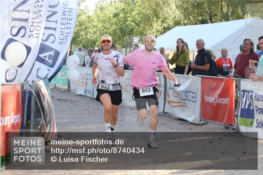 07.09.2025 - 19. Norderstedt Triathlon Luisa Fischer http://msf.ph/oto/8740434 07.09.2025 16:53:16 Ziel 939, 943, 1632 meine-sportfotos.de