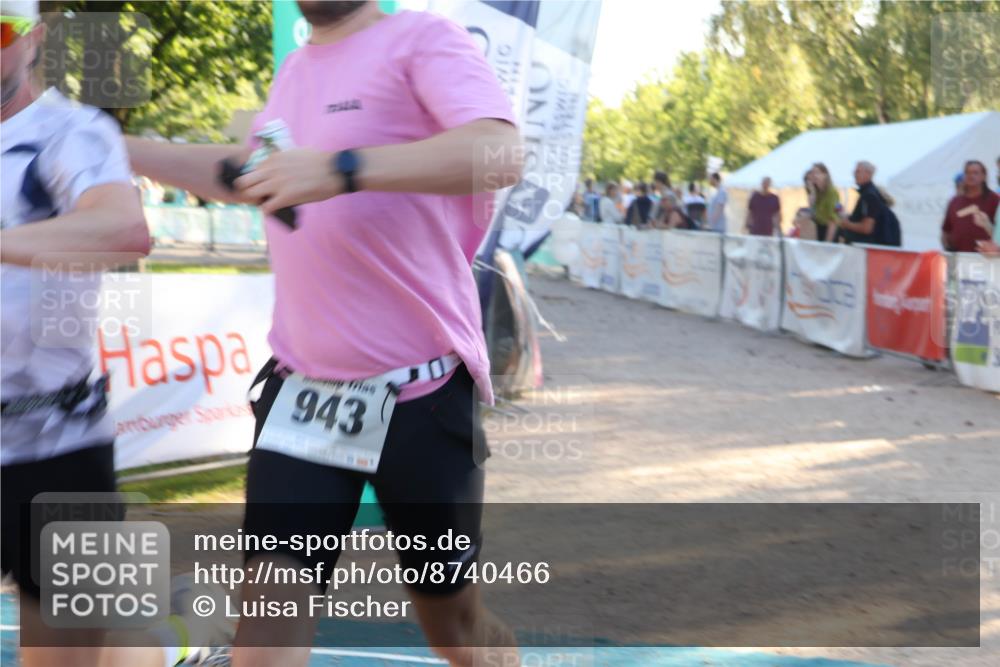 07.09.2025 - 19. Norderstedt Triathlon Luisa Fischer http://msf.ph/oto/8740466 07.09.2025 16:53:18 Ziel 939, 943, 1632 meine-sportfotos.de
